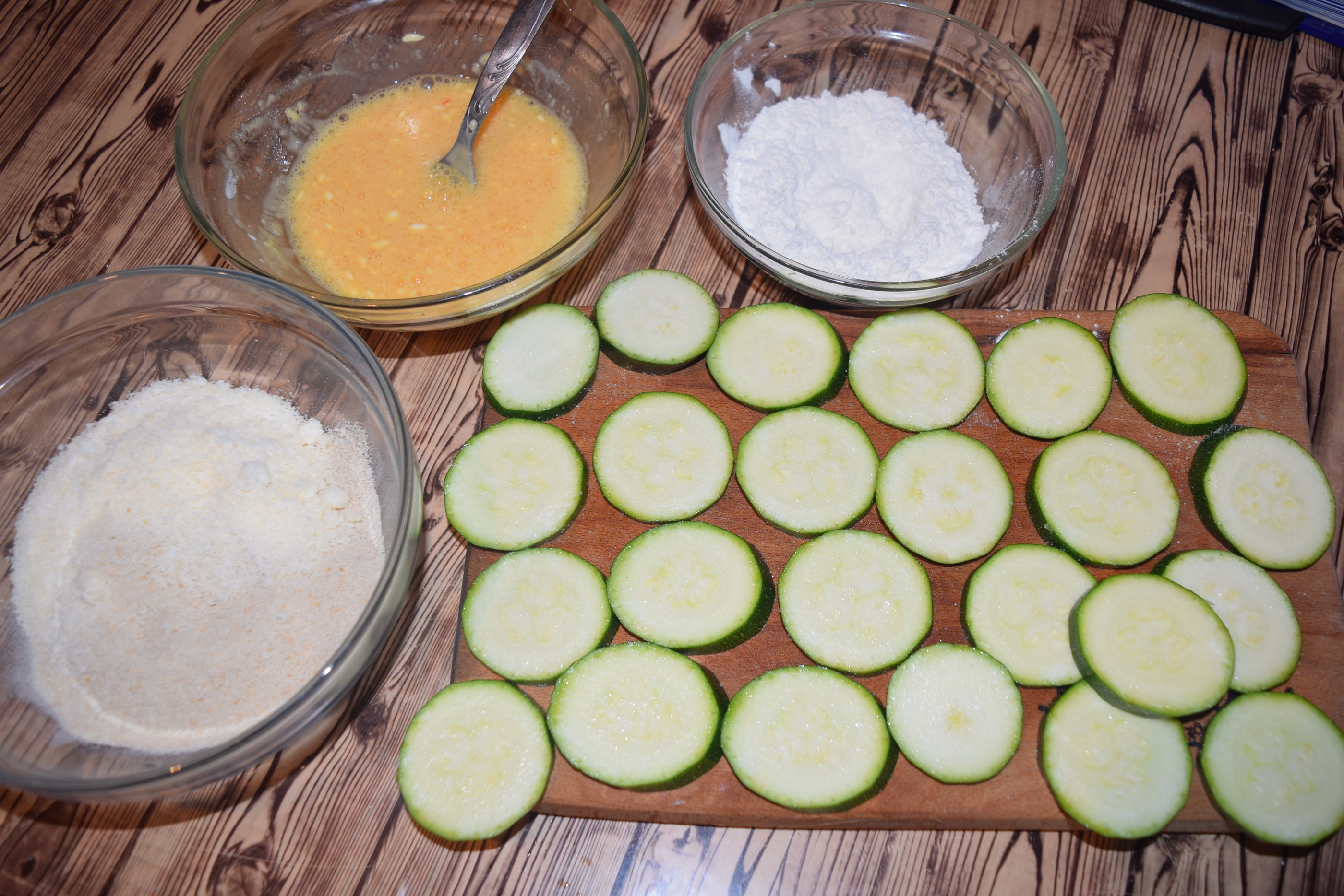 Zucchini in crusta de pesmet cu parmezan