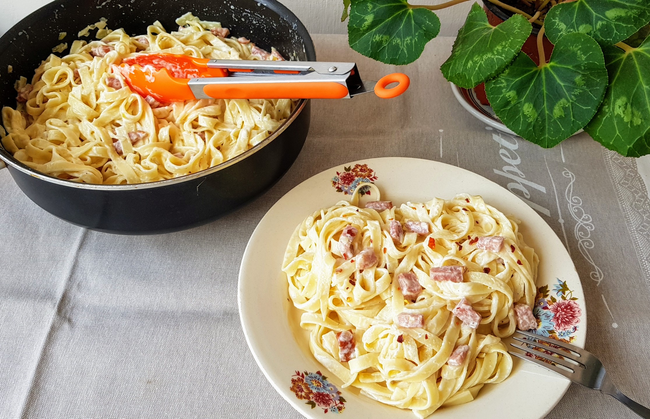 Tagliatelle cu sunculita taraneasca si sos de smantana