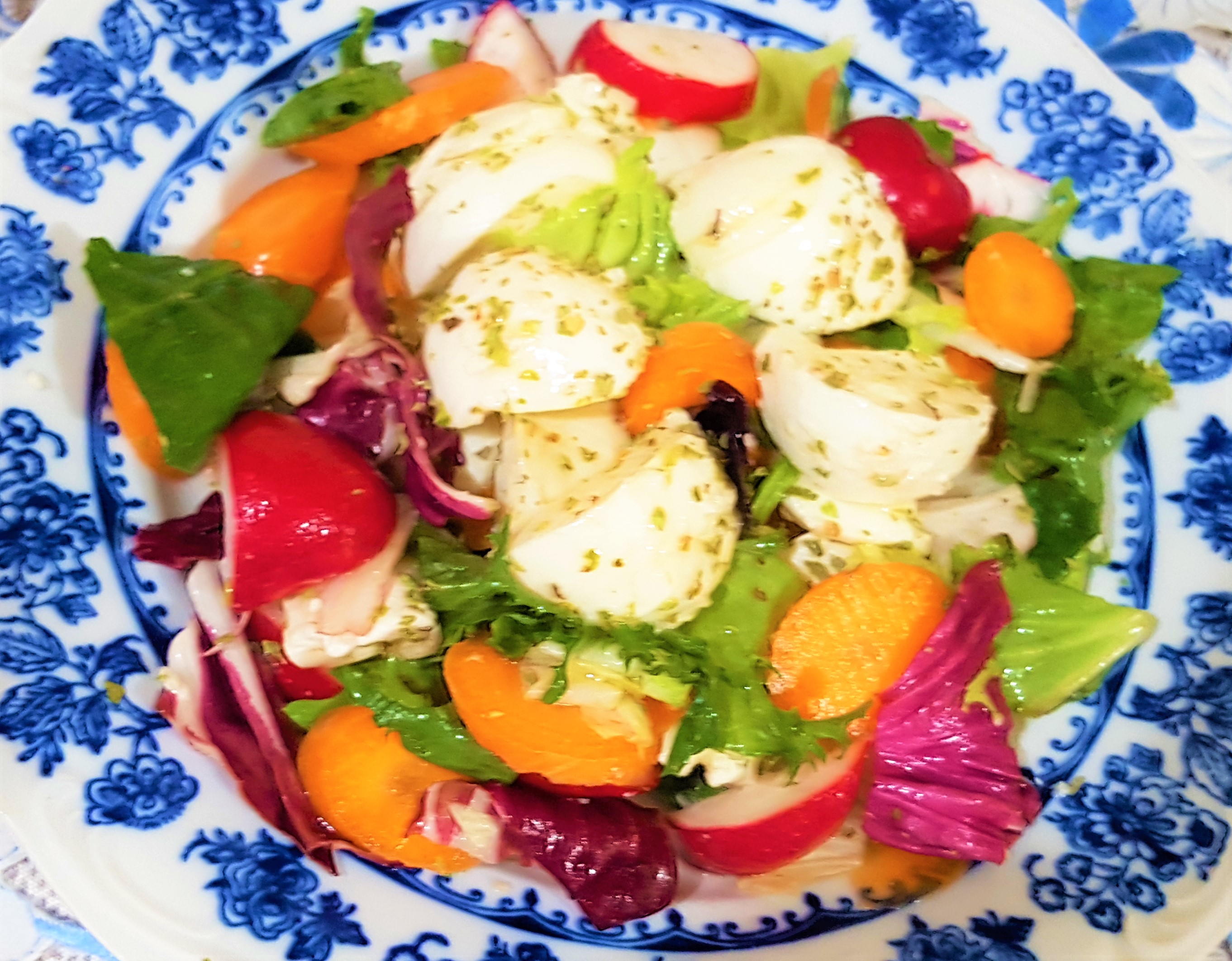 Salata cu mozzarella- bocconcini