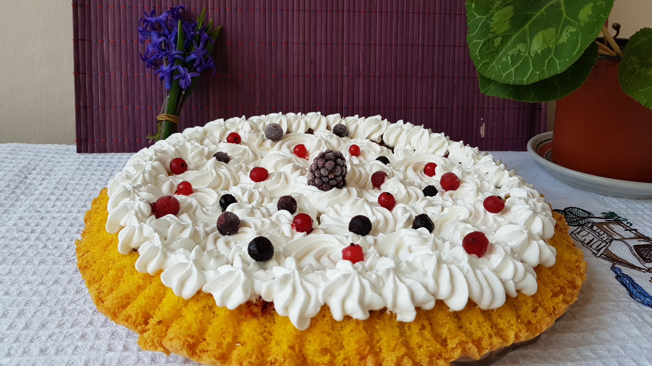 Desert tarta cu fructe de padure