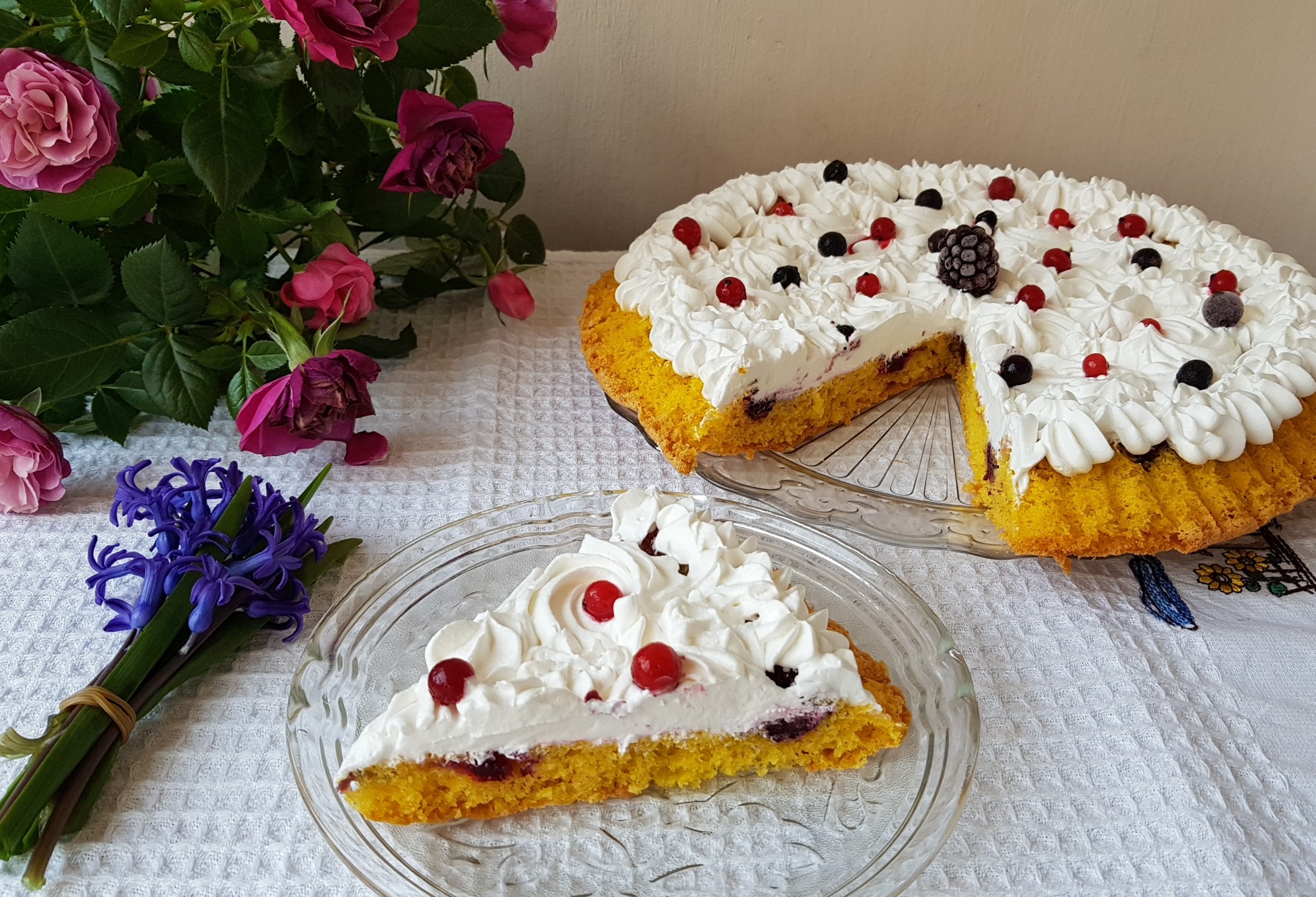 Desert tarta cu fructe de padure