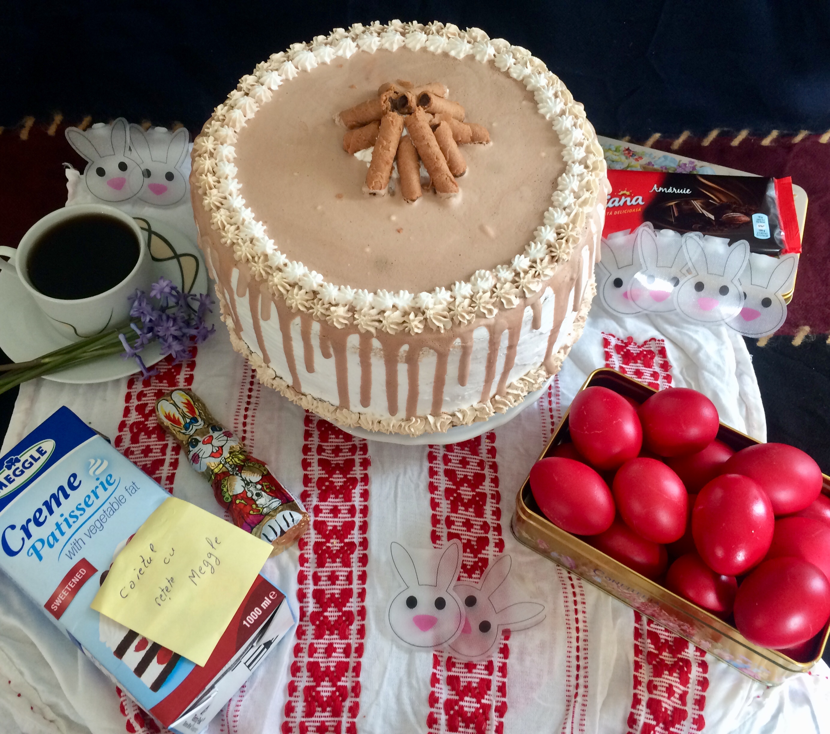 Desert tort cu mousse de cafea si napolitane