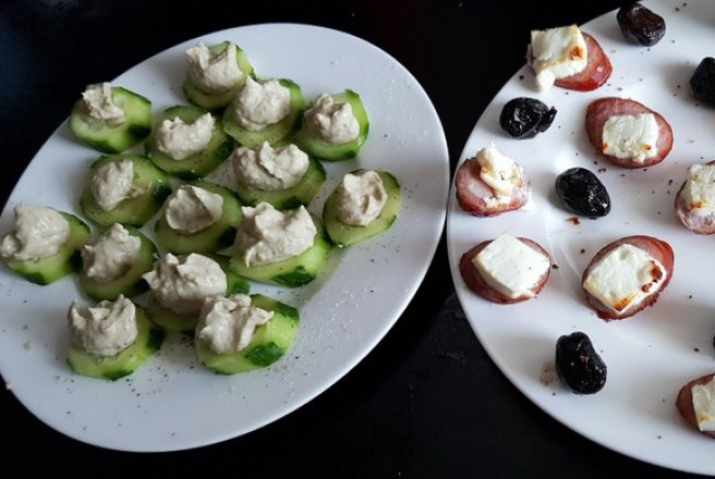 Aperitiv castravete cu salata de vinete si carnat la cuptor cu feta