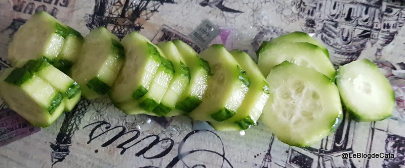 Aperitiv castravete cu salata de vinete si carnat la cuptor cu feta