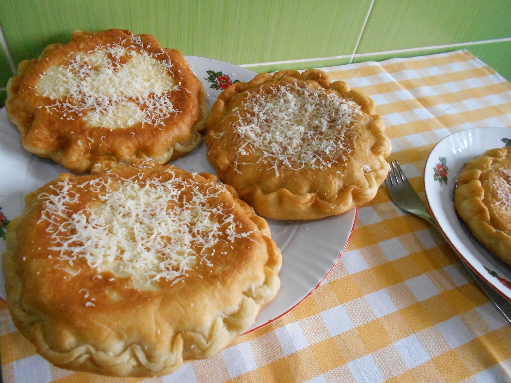 Langosi cu branza de burduf si marar