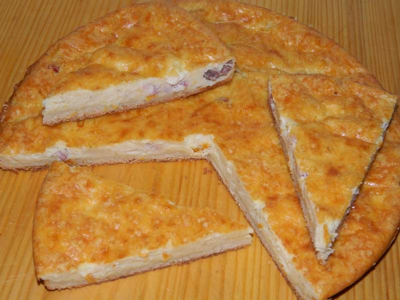 Aperitiv tarta cu branza sarata si bacon