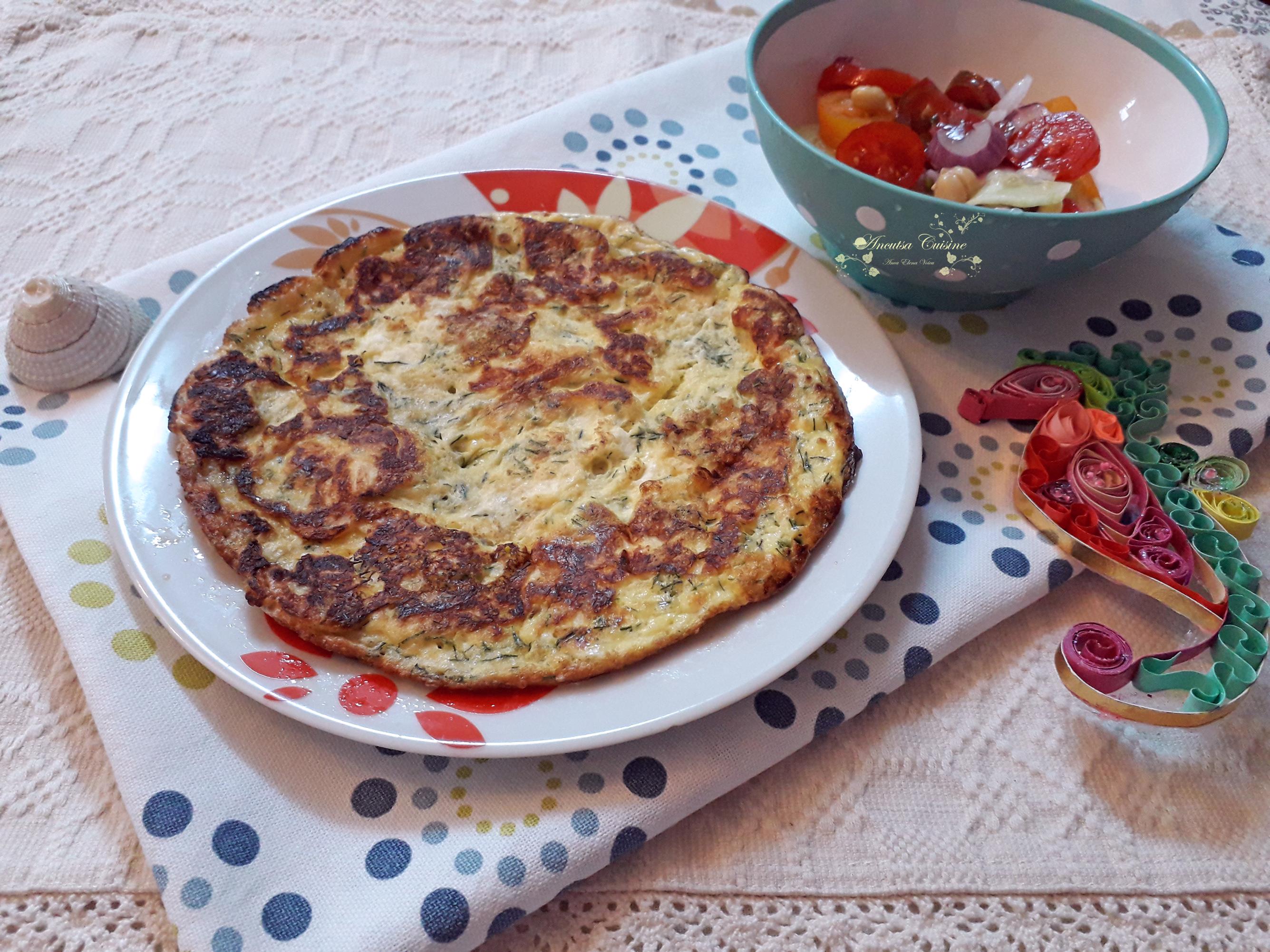 Omleta cu branza si marar alaturi de salata cu naut