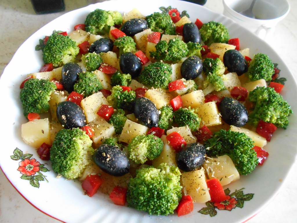 Salata de broccoli si cartofi