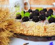 Desert tarta cu urda, mure si crumble-12