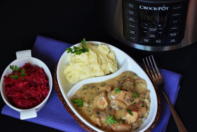 Piept de curcan in sos cremos de ciuperci pregatit cu Multicookerul Crock-Pot Express cu gatire sub presiune