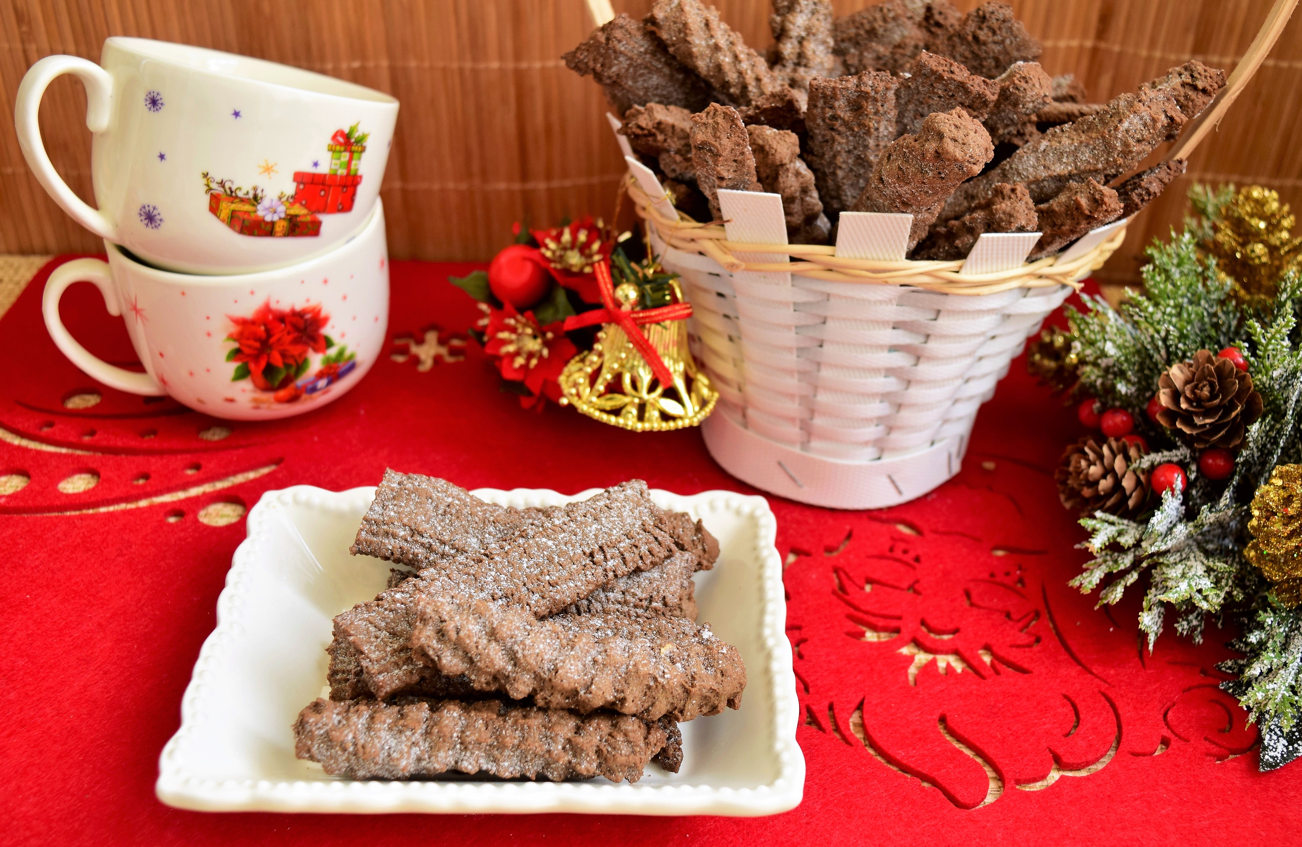 Desert biscuiti spritati, cu pudra de roscove