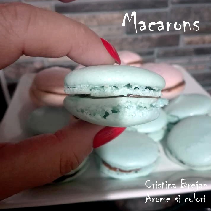 Desert macarons in cuptor pe gaz