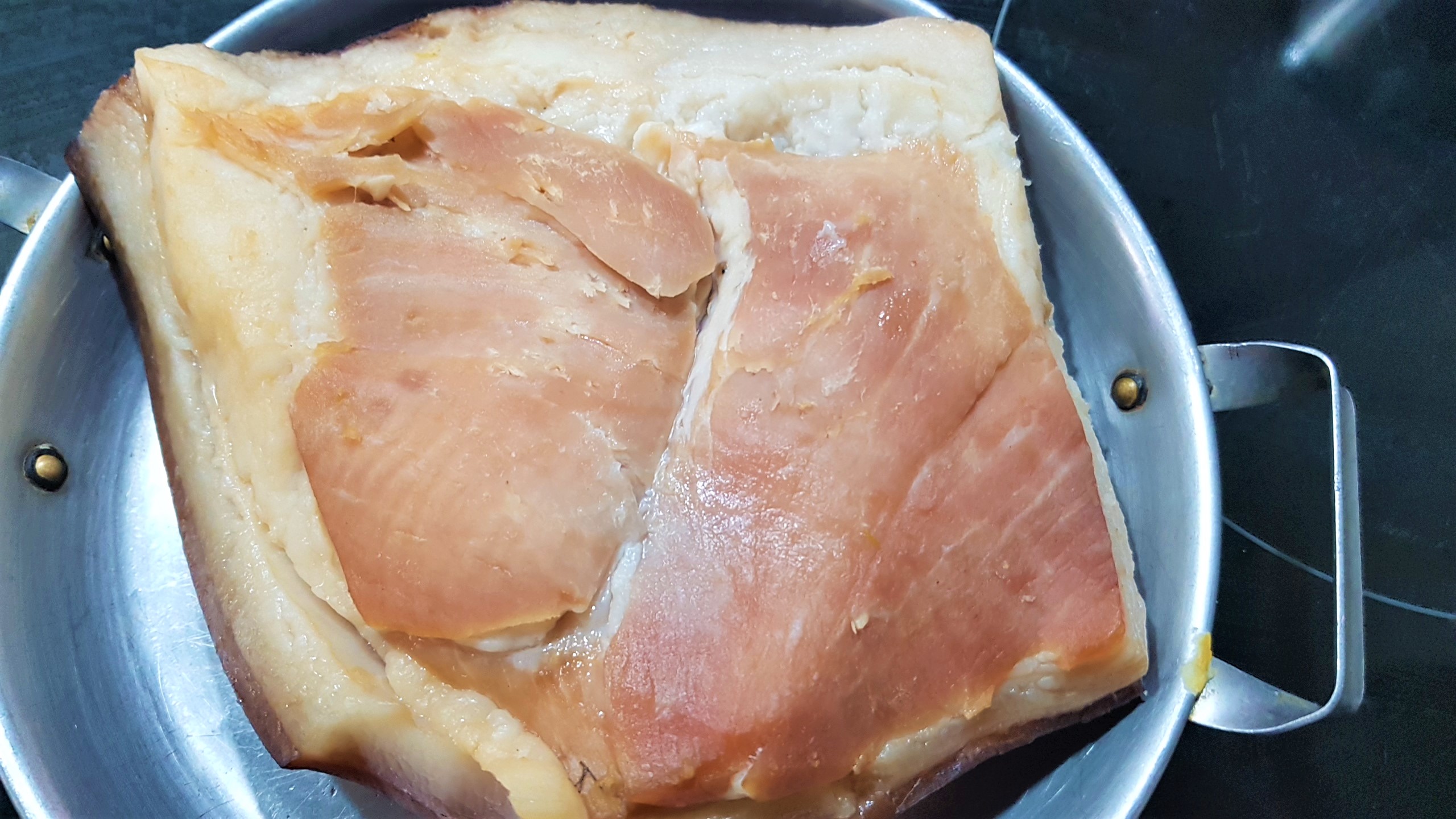 Jambon cu boia si usturoi fiert in zeama de varza acra