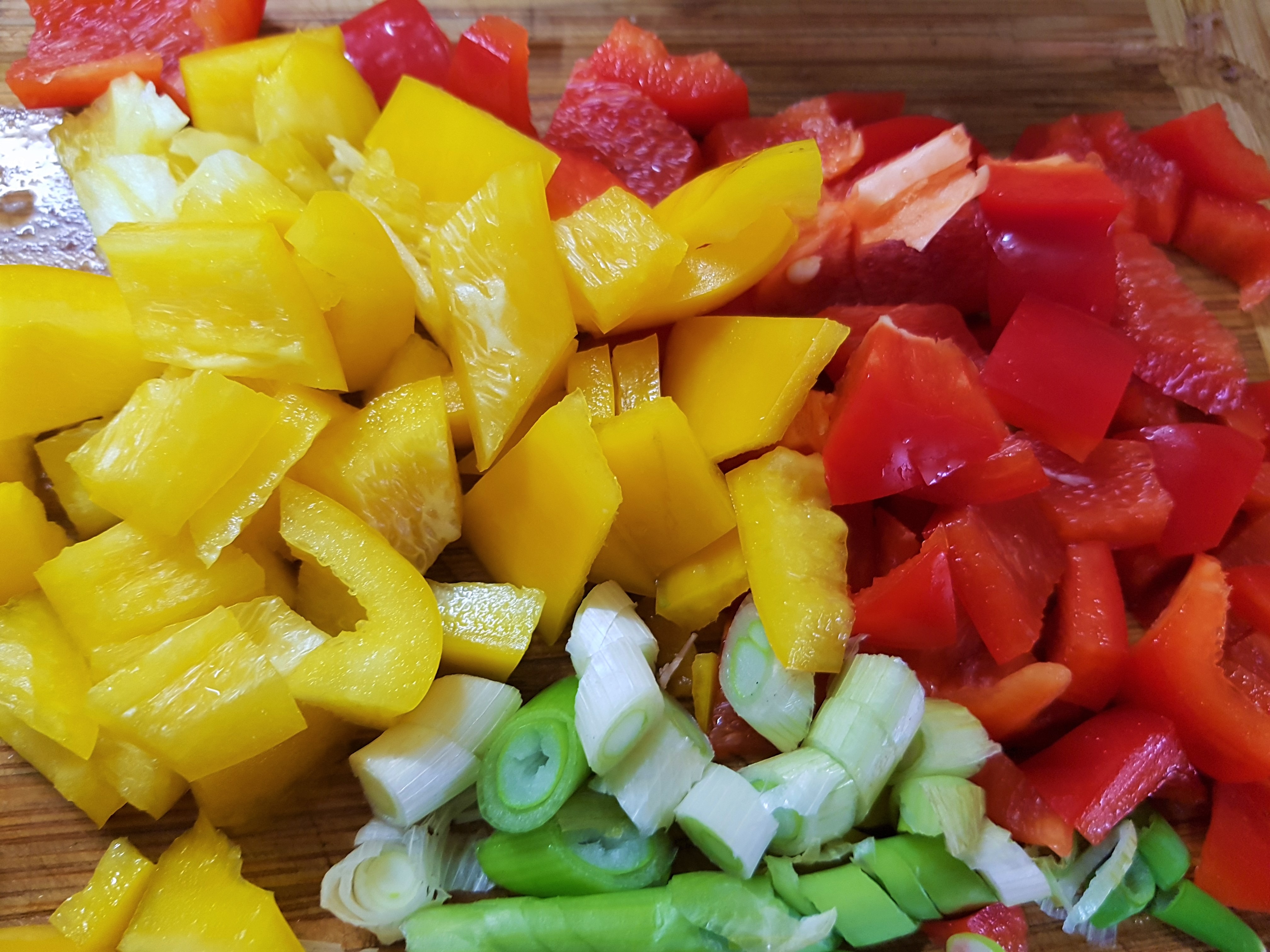 Salata calda cu fusilli, fasole verde si carnita de vitel