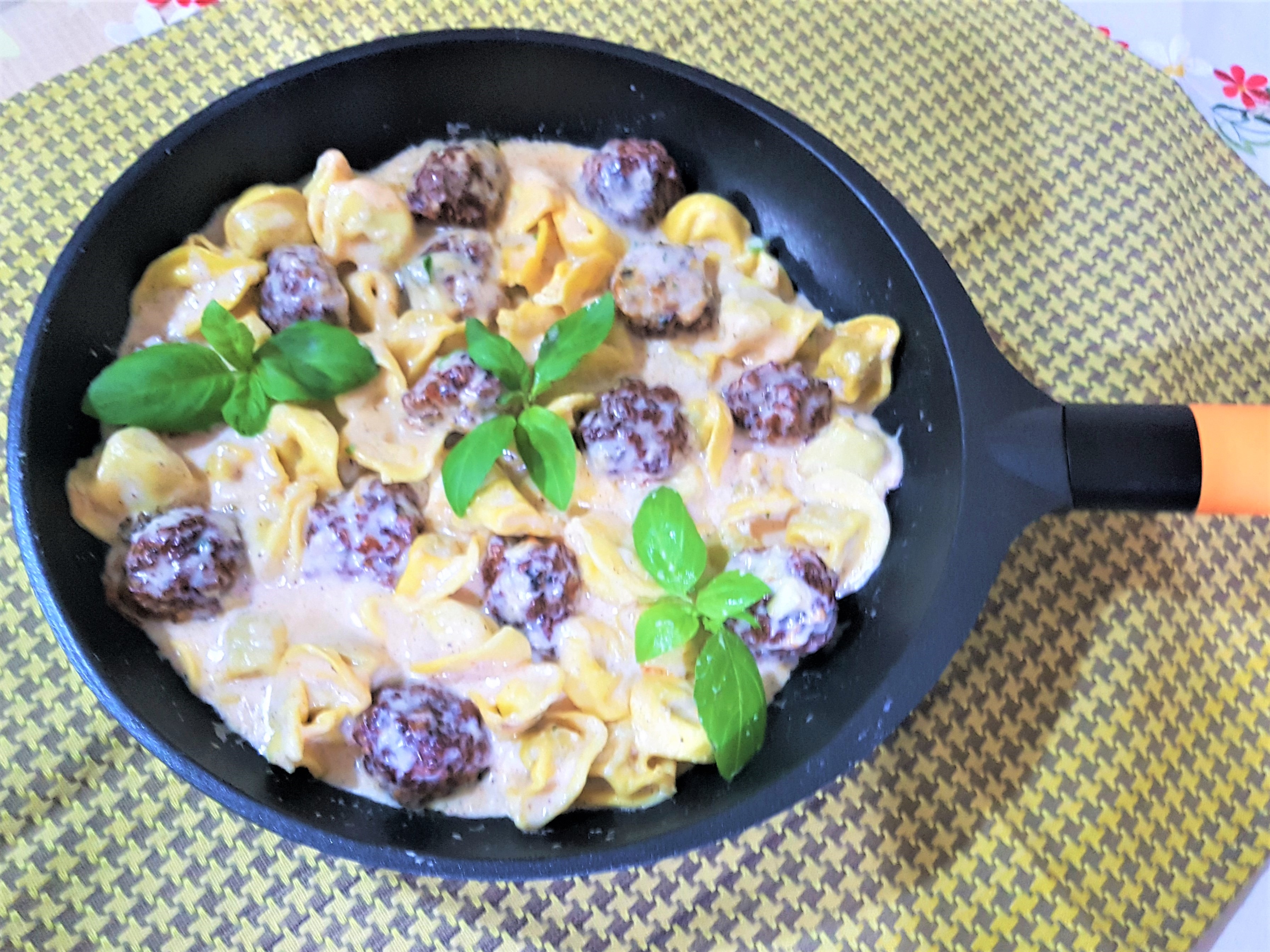 Tortellini cu perisoare si sos gongorzola