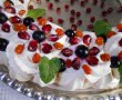 Desert coronita Pavlova, cu frisca si fructe - Reteta nr. 700-17