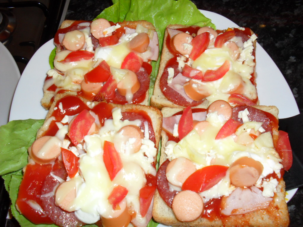 Pizza cu blat de paine