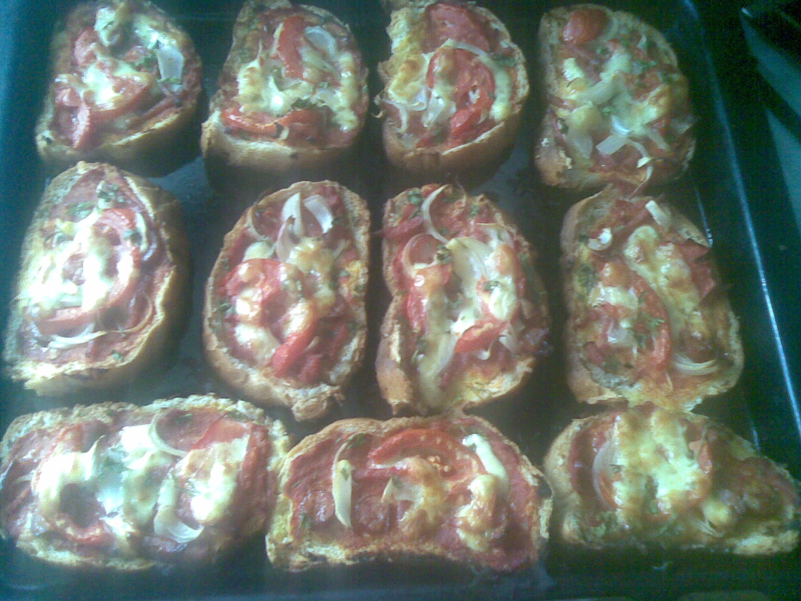 Mini- pizze cu blat de paine