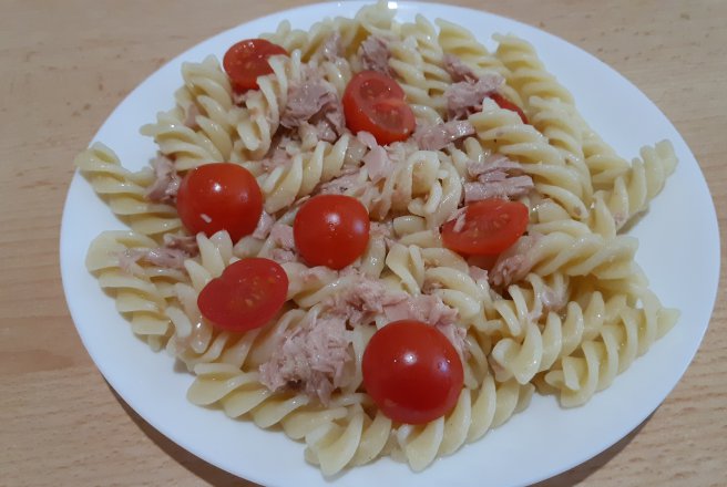 Fusilli cu ton si cherry