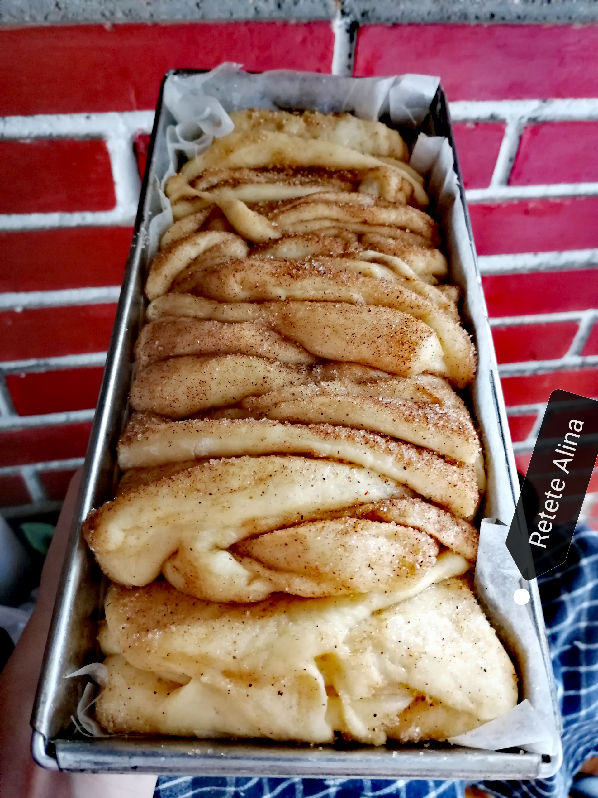 Desert paine dulce cu scortisoara (Pull-apart bread)