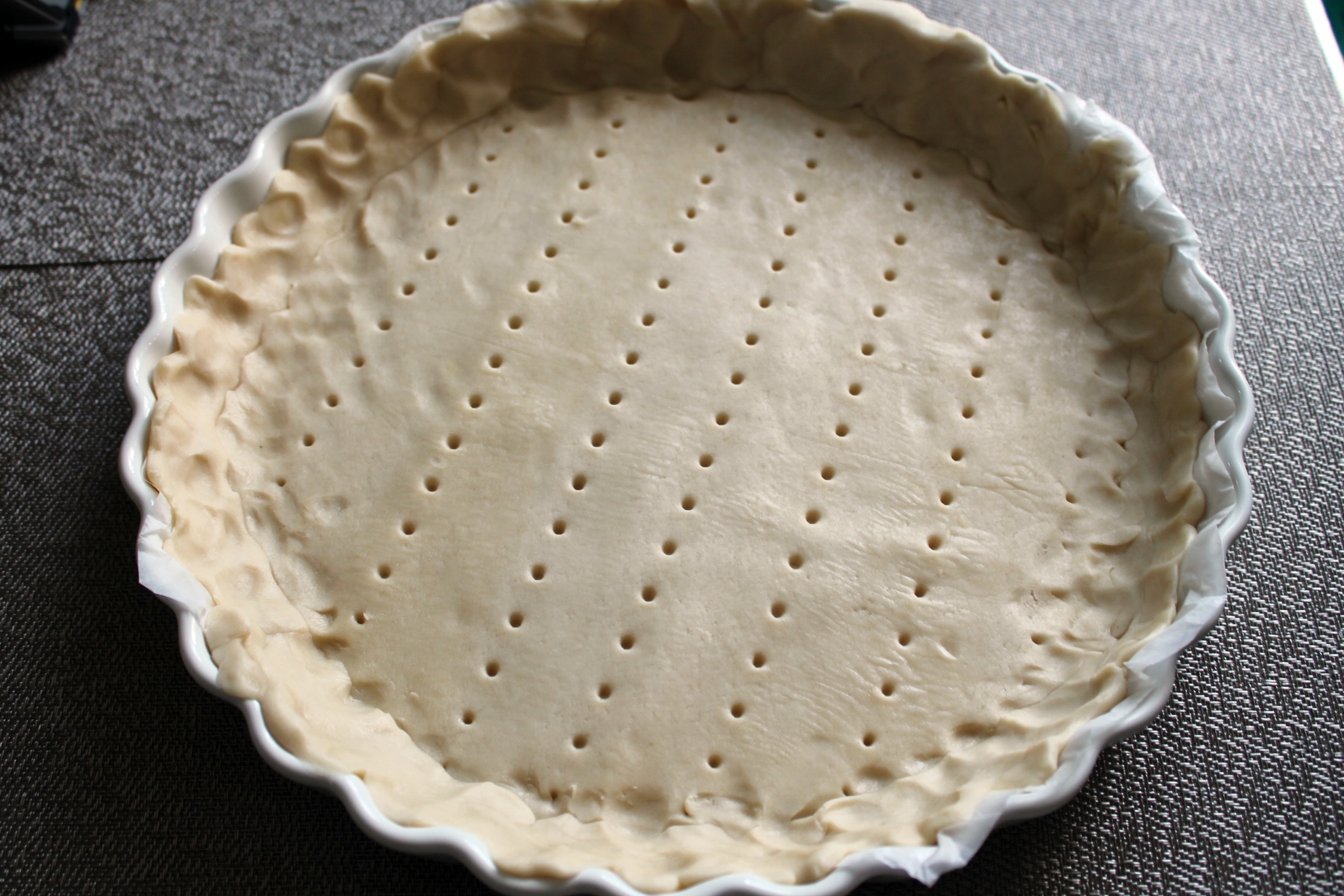 Desert tarta cu fructe de padure si mandarine