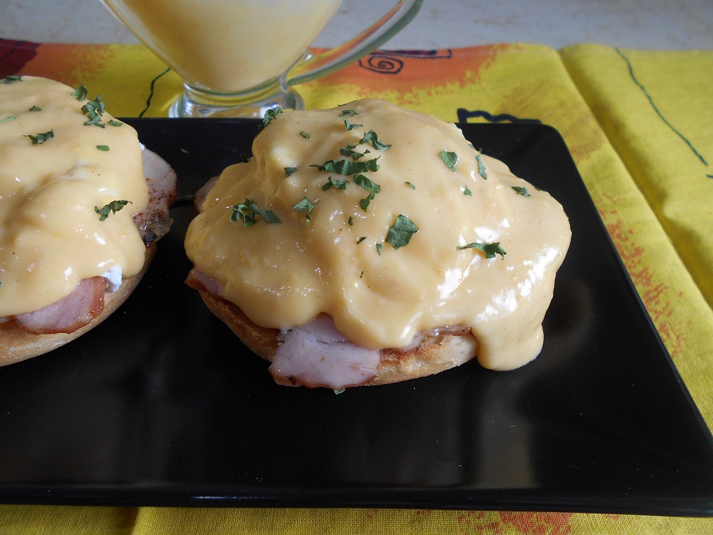 Aperitiv oua Benedict