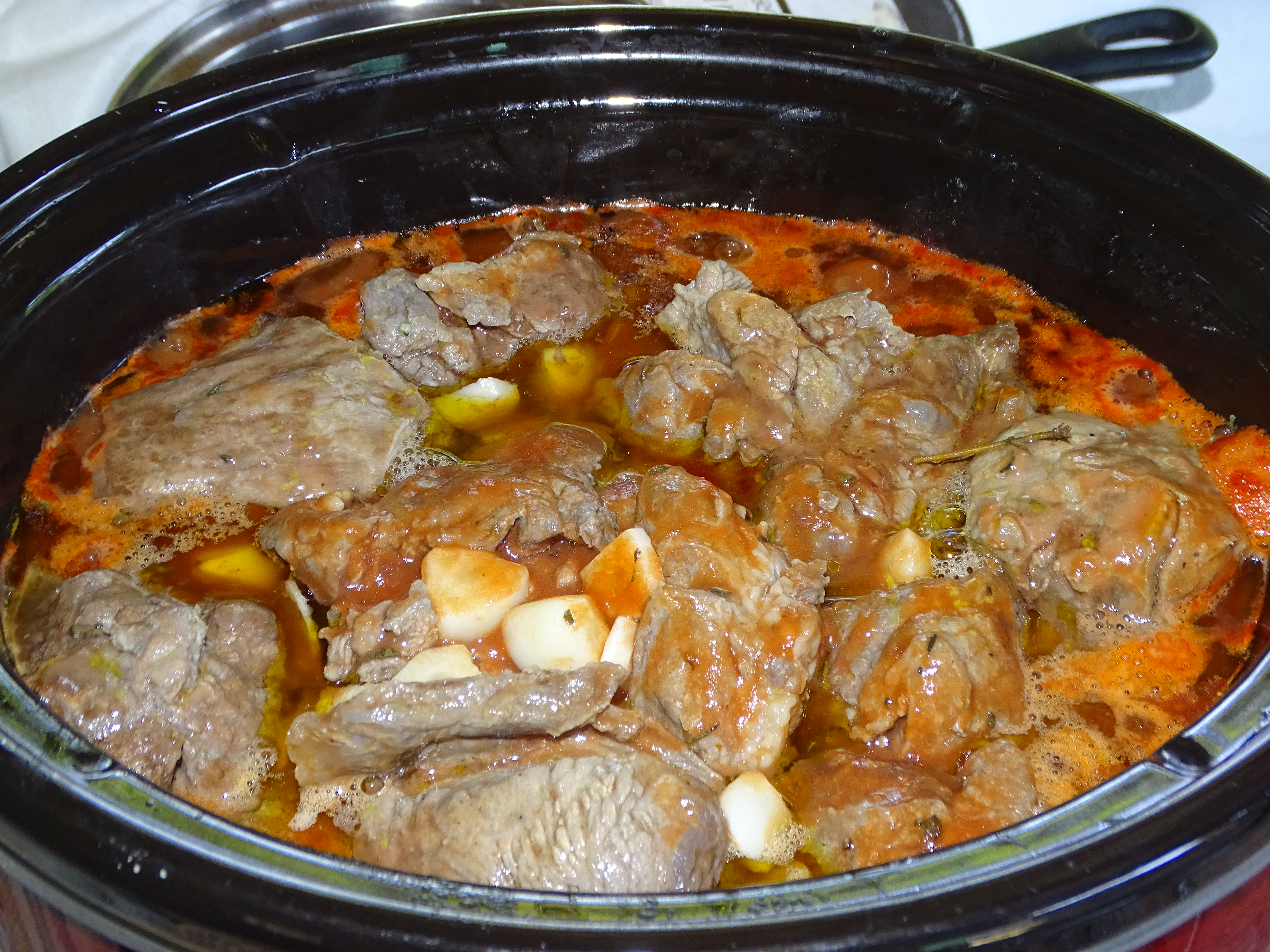 Friptura de vita cu sos tomat la slow cooker Crock-Pot