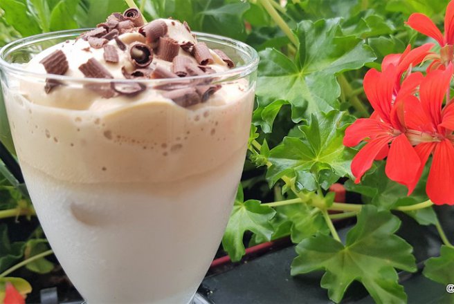 Frappa de cafea cu lapte de migdale