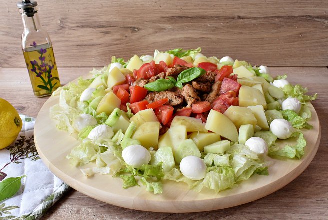 Salata cu muschiulet, cartofi noi si mozzarella