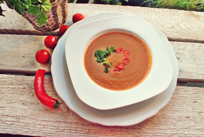 Supa crema din rosii, ardei kapia copt si quinoa