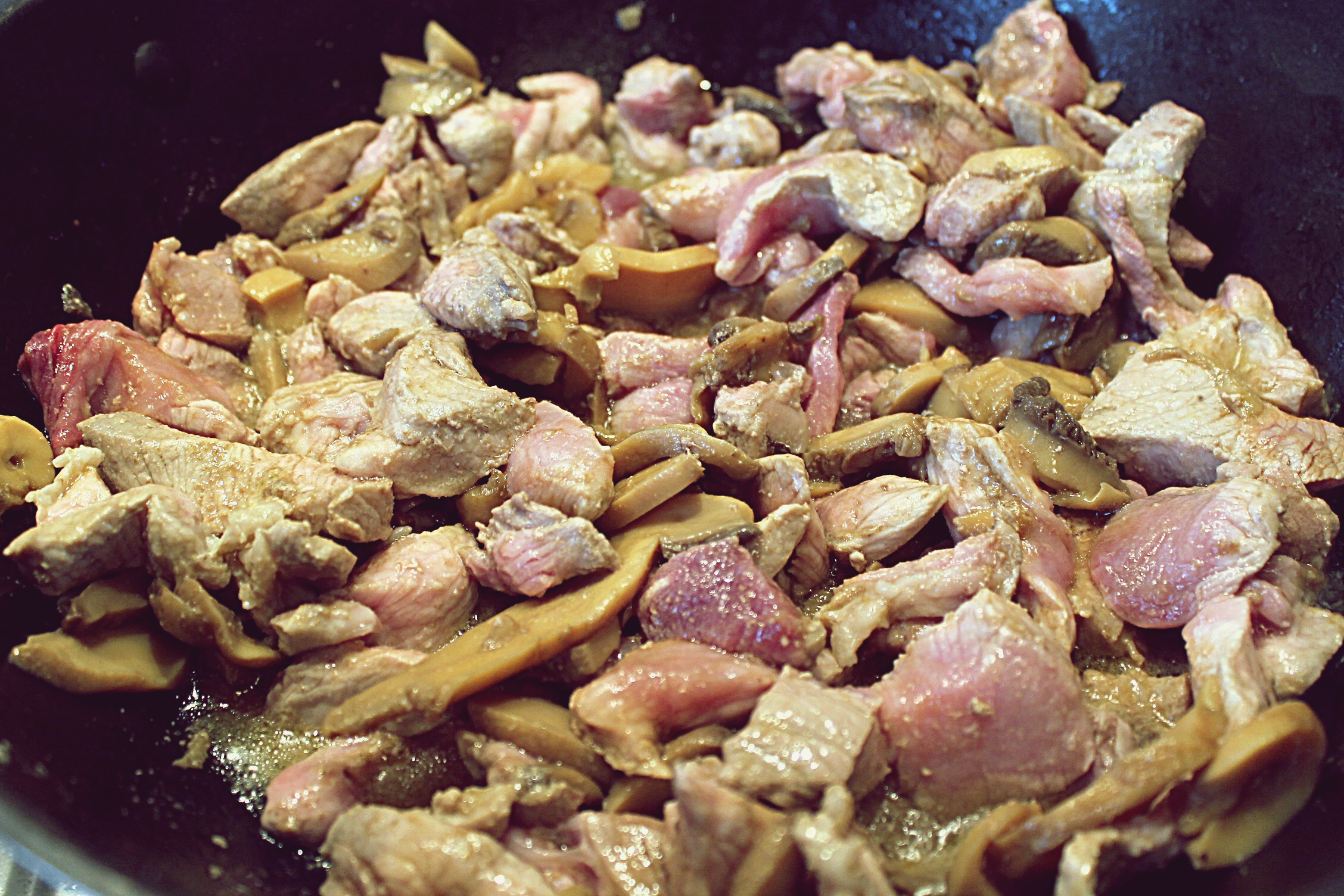 Stroganoff din carne de porc si ciuperci la slow cooker Crock Pot