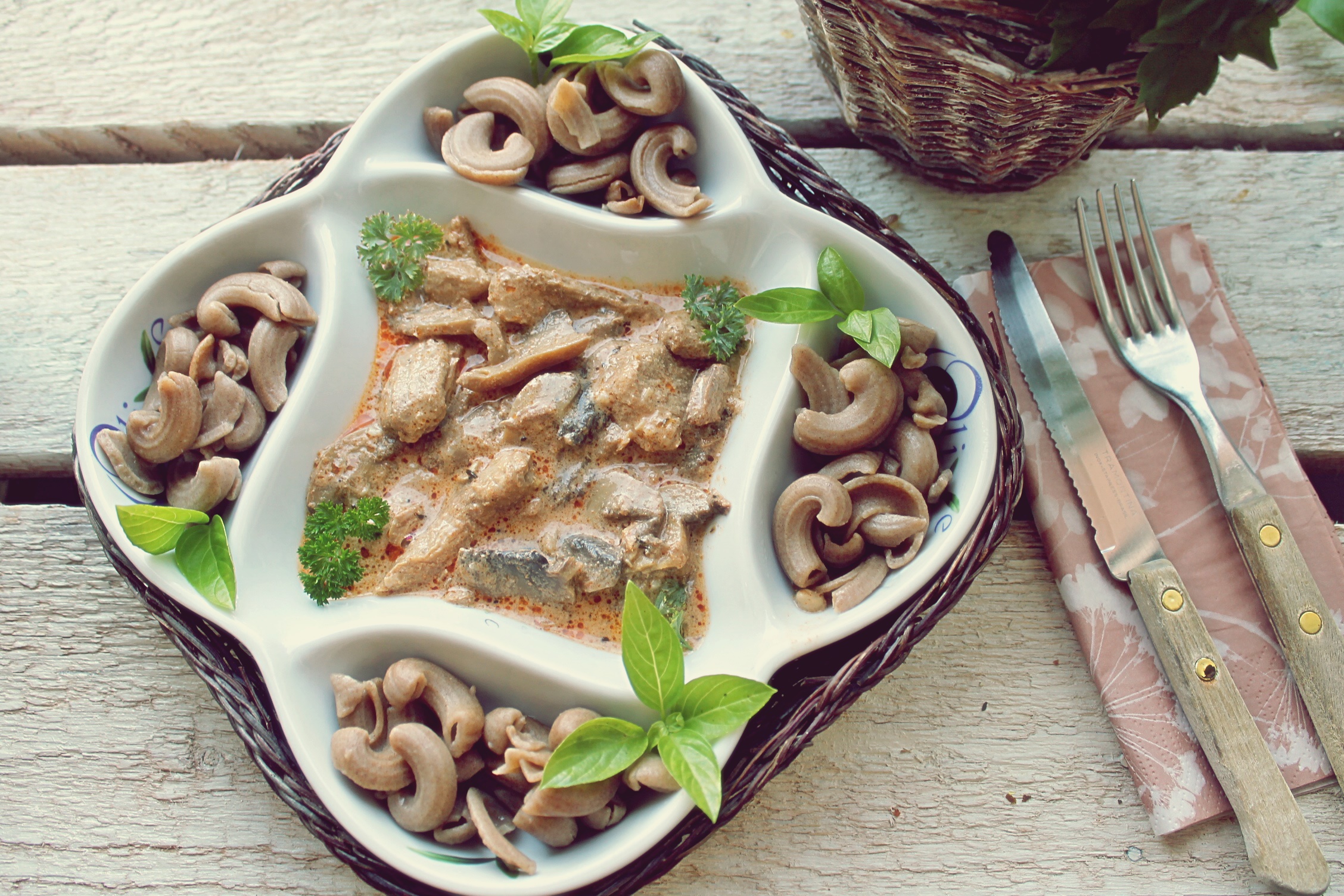 Stroganoff din carne de porc si ciuperci la slow cooker Crock Pot