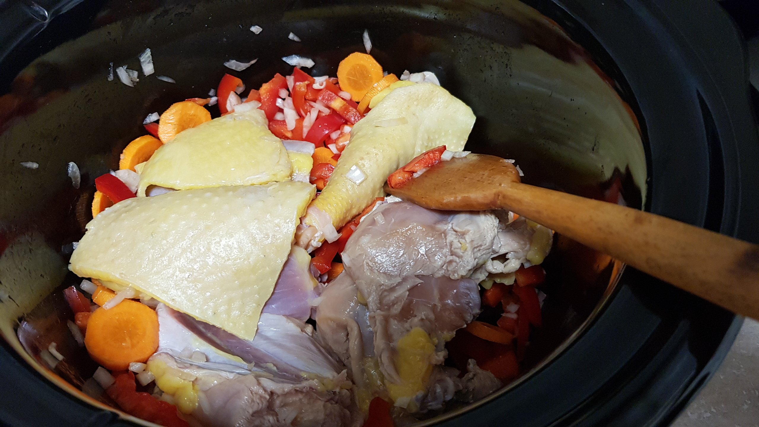 Carne de pui cu legume la slow cooker Crock Pot