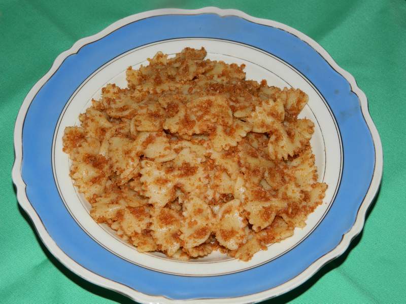 Farfalle cu biscuiti