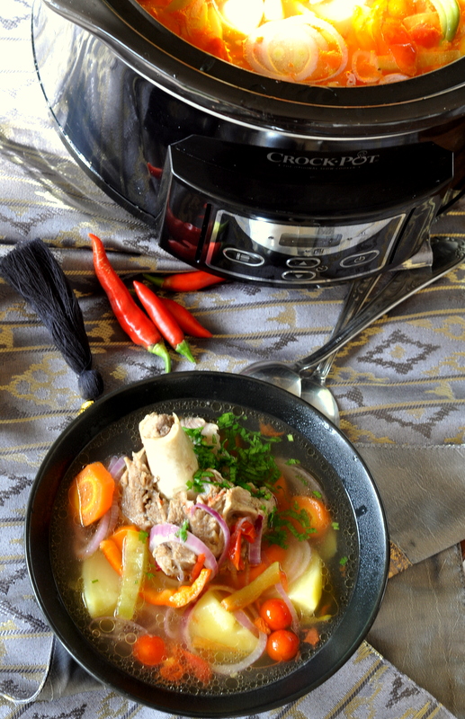 Shurpa – supa uzbeka de berbecut pregatita la slow cooker Crock Pot