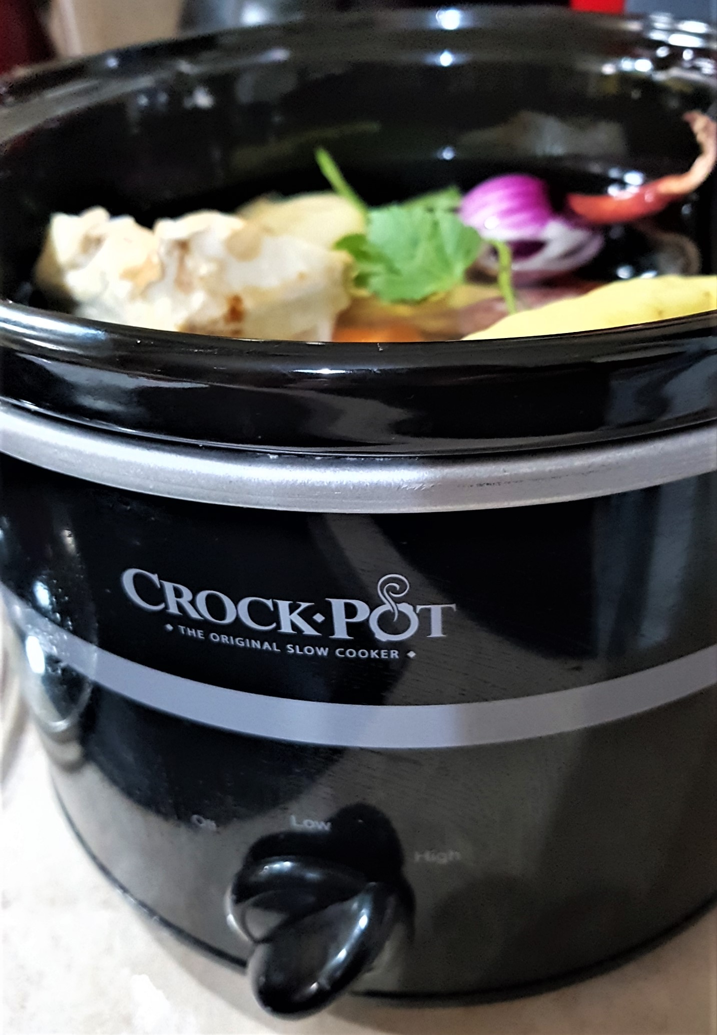 Supa de gaina cu taitei preparata la slow cooker Crock Pot