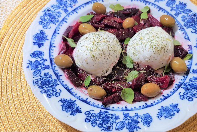 Salata de sfecla rosie cu burrata - reteta nr.200 la salate