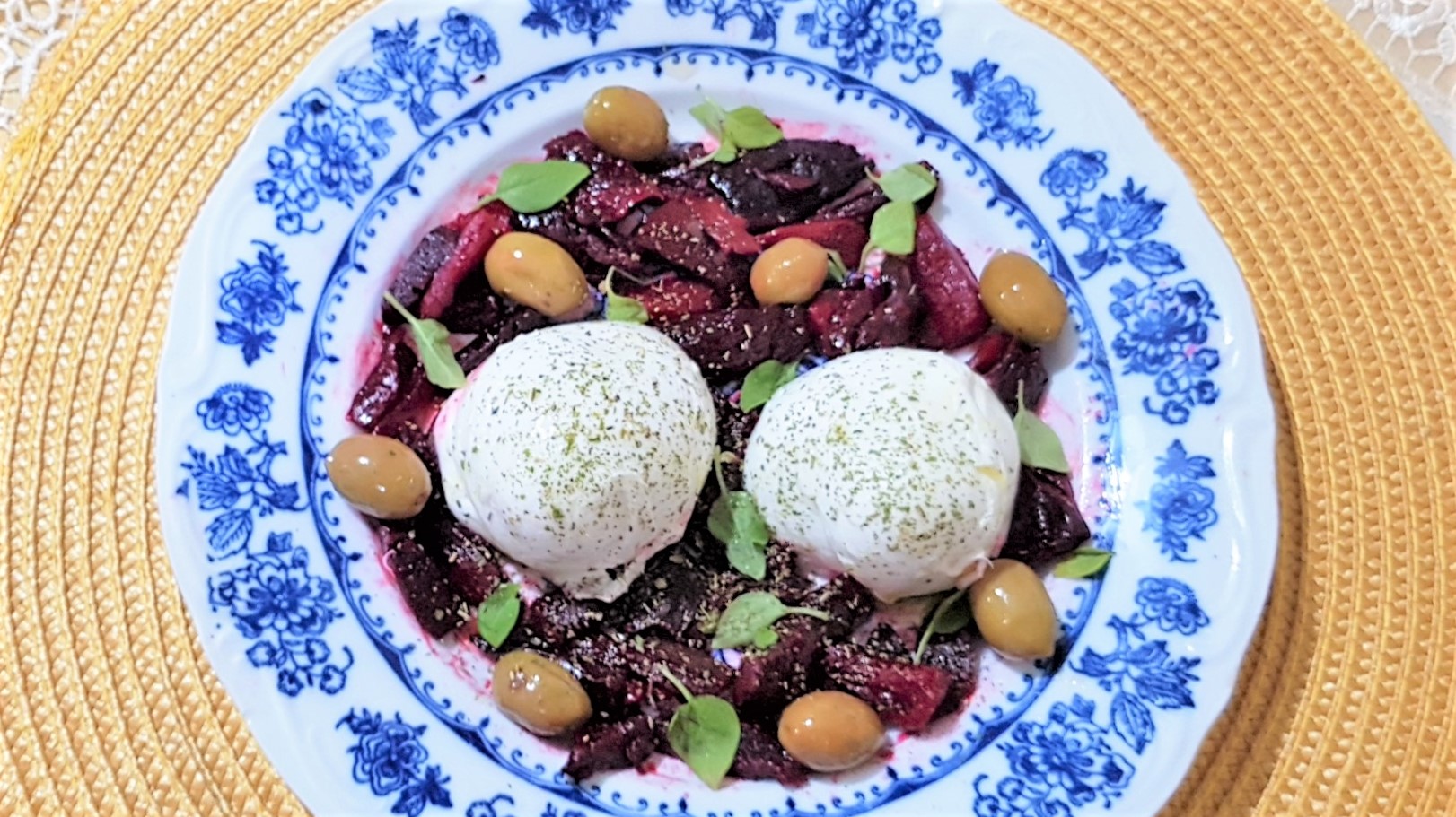 Salata de sfecla rosie cu burrata - reteta nr.200 la salate