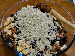 Desert salam de biscuiti cu nuca si visine deshidratate
