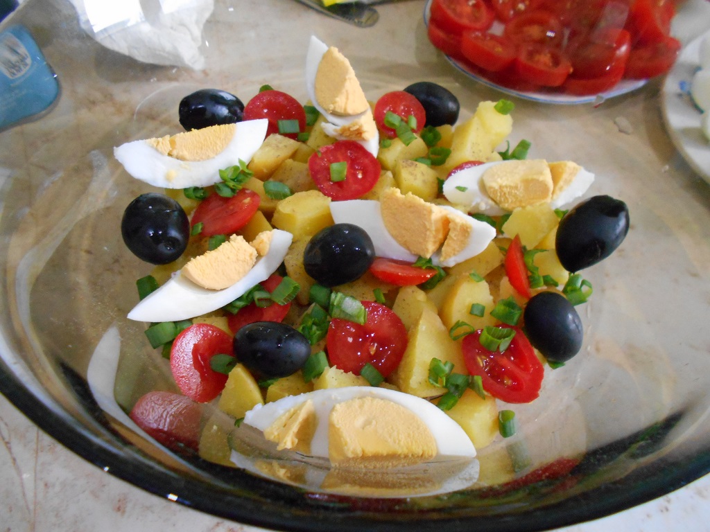 Salata orientala cu savori mediteraneene