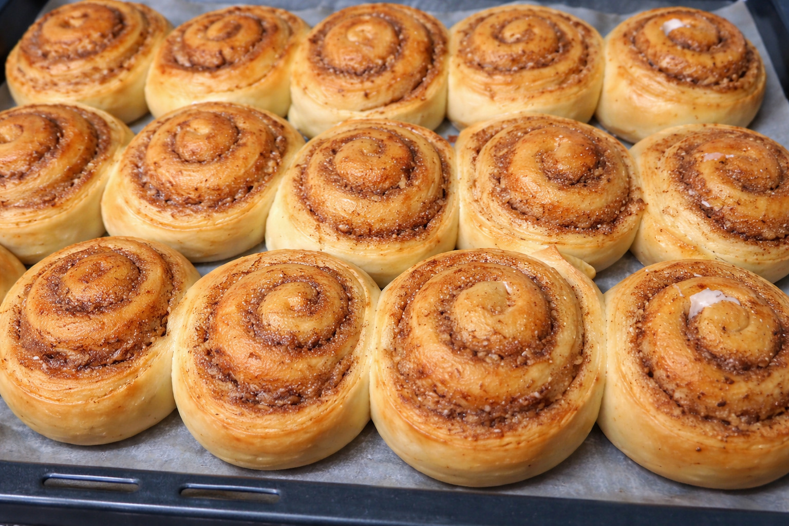 Desert cuib de viespi cu nuca si sos de vanilie