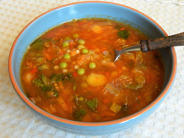 Ciorba cu mazare, praz si salata verde