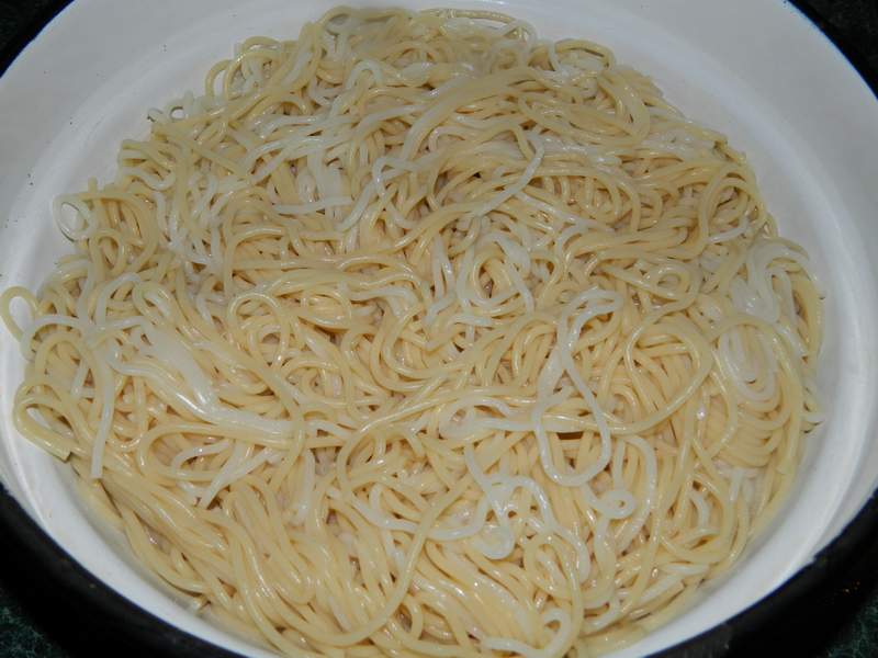 Spaghetti con le polpettine (spaghete cu chiftelute)