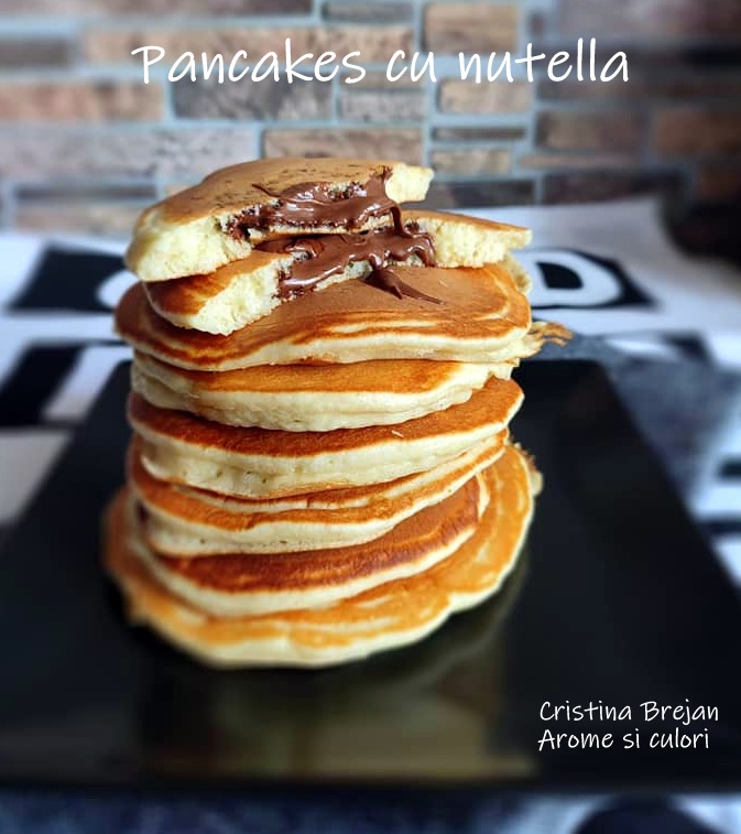 Desert pancakes umplute cu nutella