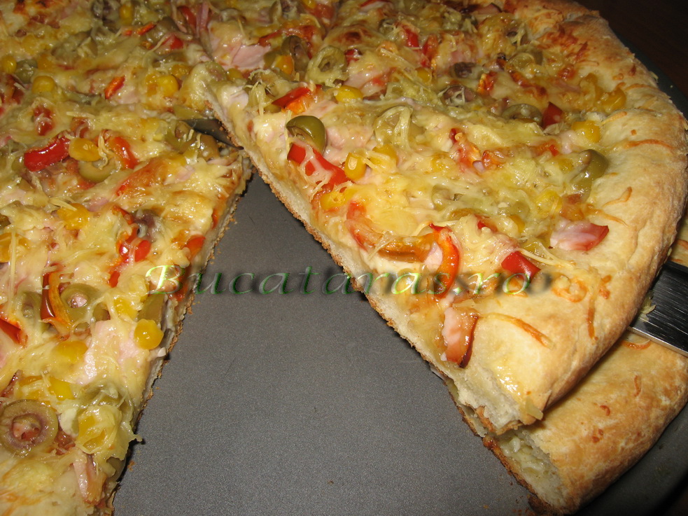 Pizza cu bordura de cascaval