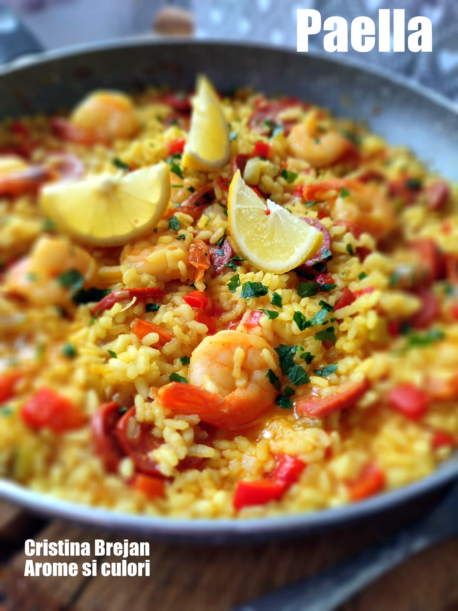 Paella cu creveti si chorizo