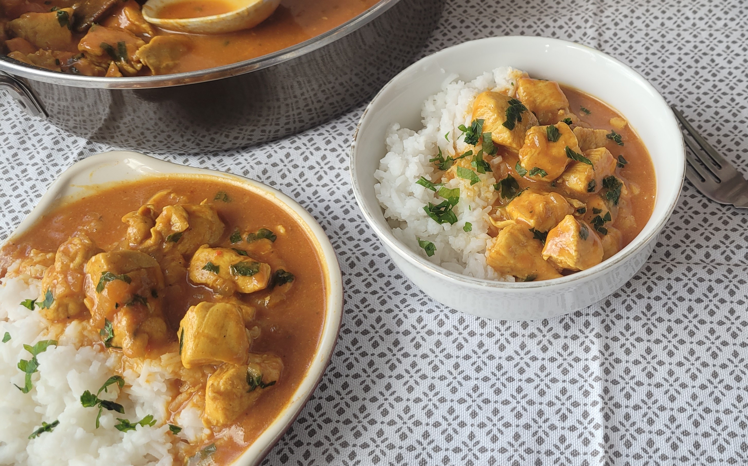 Curry de pui cu lapte de cocos, reteta delicioasa cu o savoare exotica