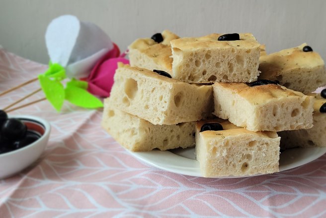 Focaccia cu masline negre