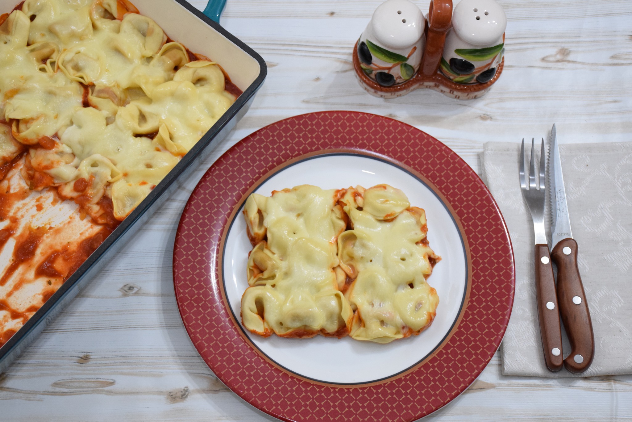 Reteta de tortellini cu sos de rosii si mozzarella