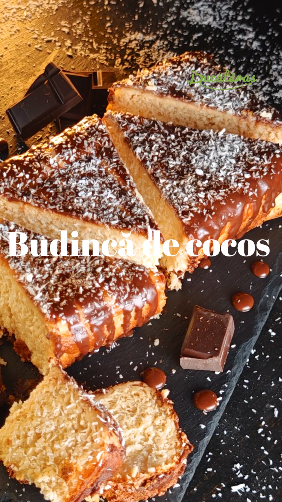 Budincă cu nuca de cocos și sos de ciocolată - Rețeta delicioasă fără făină